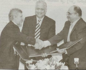 The official signing of the contract: Dr. Matjaz Lukac (Chairman of the Laser and Health Academy), Prof. Samy A. Mahmoud (Chancellor of the University of Sharjah) and Dr. Taher H. Khalil (President of Light Care International)